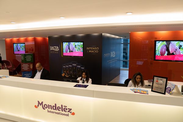 Ativação de endomarketing para o lançamento da linha Lacta Intense, em São Paulo e Curitiba. ⠀